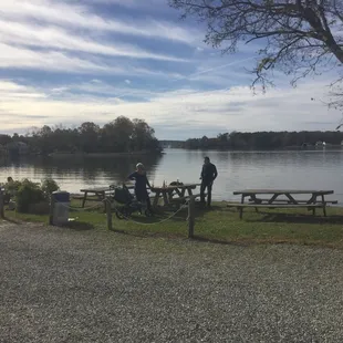 Picnicquing is allowed