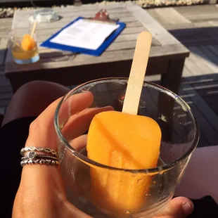 Mango &quot;pop&quot;tail