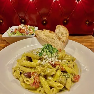 PENNETTE CON POLLO E PESTO