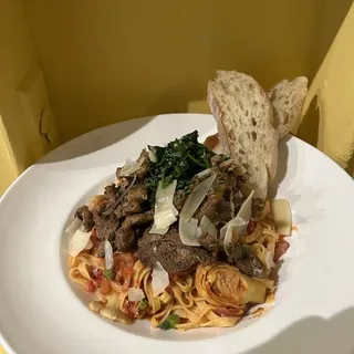 TAGLIATELLE AGNELLO E VERDURE