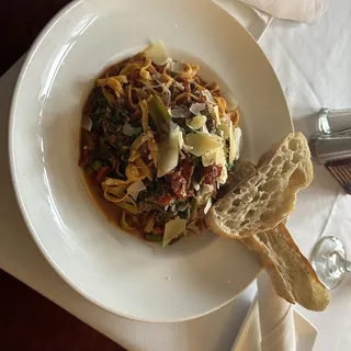 TAGLIATELLE ALLA BOLOGNESE