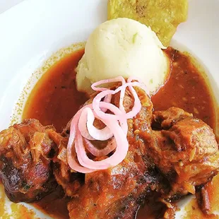 Braised Oxtails with Mashed Cassava