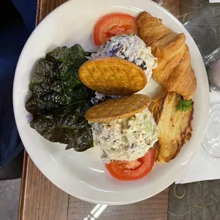 Duo- with both kinds of chicken salad. Both are great, but I actually liked the celery one best.