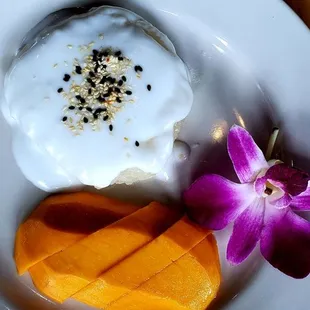 Sticky mango rice