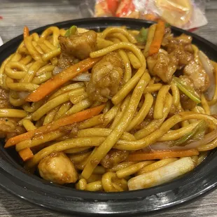 Chicken lo mein