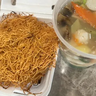 Seafood crispy noodle