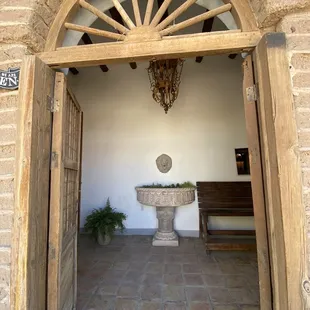 Entrance, felt like I was walking into Frida Kahlo&apos;s home.