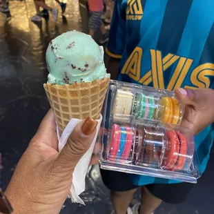 Mint chocolate and macaroons