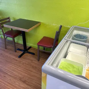 more ice cream and chairs and table