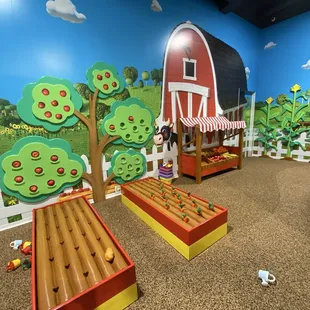 Has baskets, watering cans, fruits and veggies. You can put the fruits and veggies on the corn stalks, apple trees and carrot pots.