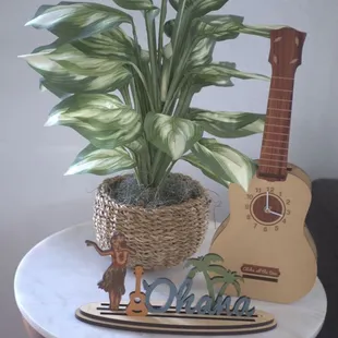 Create your own Hawaii souvenir with our custom Longboard Letters. Also featured: ukulele table clock.