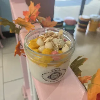 C3. Fresh Mochi Ball. Oreo & M&M. Chocolate Sauce W. Jelly Base