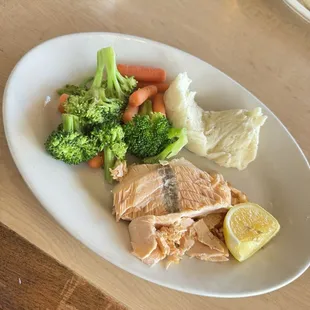 Salmon, vegetables, and mash potatoes