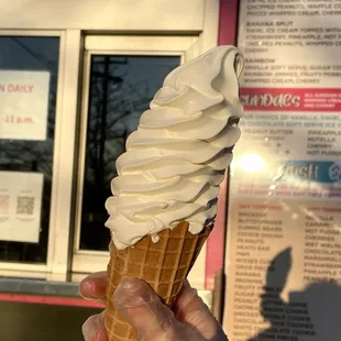 Regular vanilla waffle cone