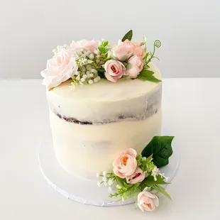 Classic 1 tier wedding cake.