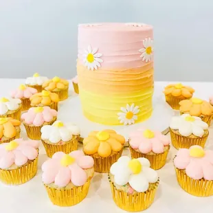 Five is a vibe cake and cupcakes!!