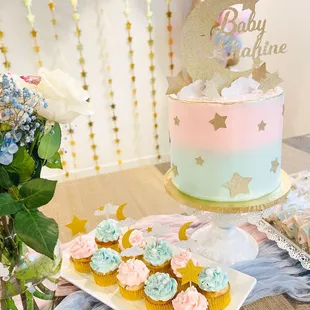 Twinkle little star gender reveal cake.