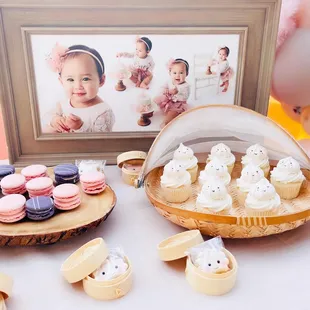 Dumpling theme cupcakes.