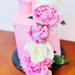 Graduation pink cake.