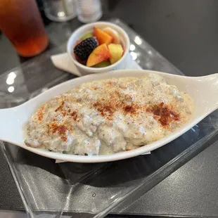Biscuit and gravy