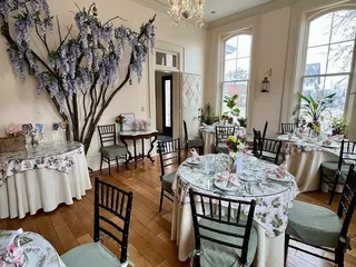 Swan House