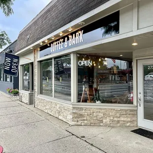 the outside of a coffee shop