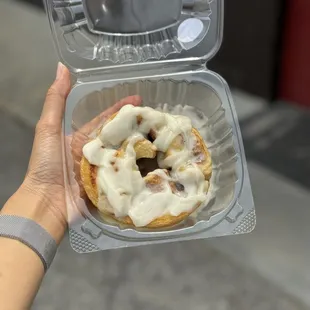 ig: @whatsviveating  |  cinnamon roll monkey bread