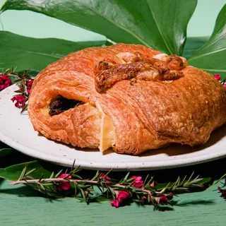Savory Mushroom, Provolone Croissant (V)
