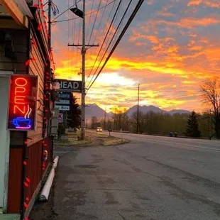 the sun setting over the mountains