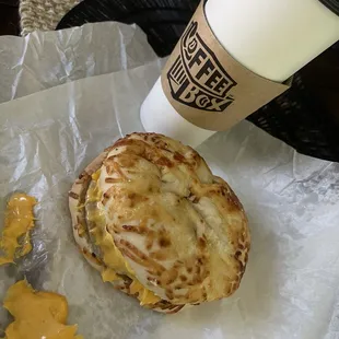 Mazapan latte, Asiago breakfast bagel