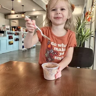 I share my ice cream, Mommy!