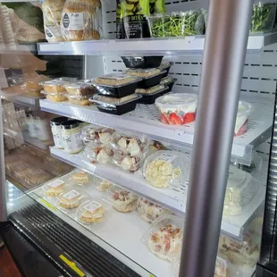 Case with fresh, healthy, and delicious options.