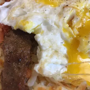 a plate of breakfast food