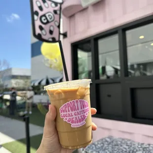 Iced vanilla oatmilk latte