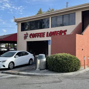 outside, ramen and noodles