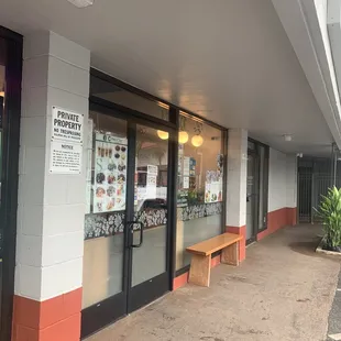 Next to Pali bottle shop and Urgent Care