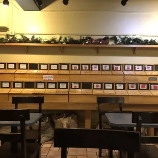 Even non-caffeine decaf coffee beans, they sell more than 15 kinds of flavors.