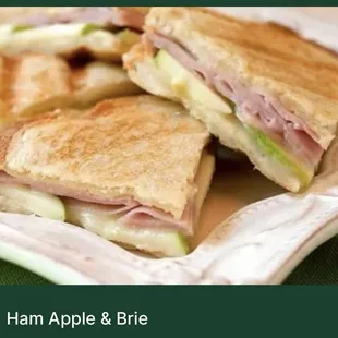 Online menu picture. The real sandwich is nothing like this.
