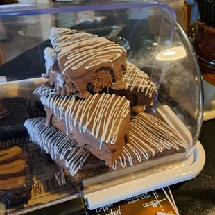 Chocolate Drizzle Cakes