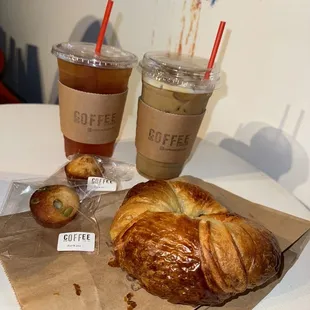 Vanilla shaken espresso , croissant
