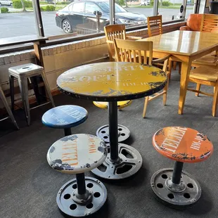 Super cute seating area and a lot of other places scattered around. Great place to study or have coffee with a friend.