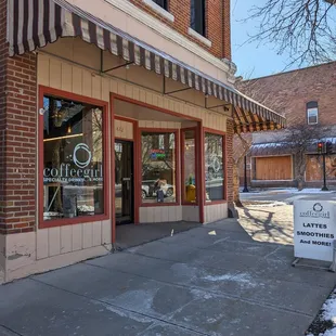 Main Entrance off Main/Chestnut Street
