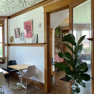 a view of the dining room from the living room