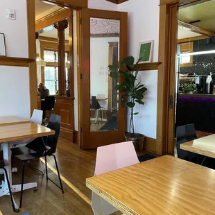 a table and chairs in a coffee shop