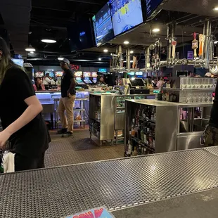 Bar!