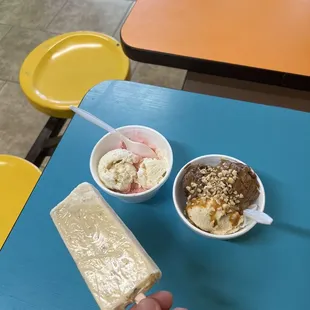 Strawberry+ coco, Carmel+ chocolate, ganseto paleta (really good)