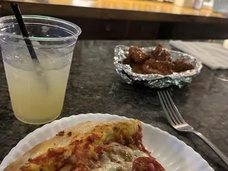 Washington Square Pizzaria & Lounge