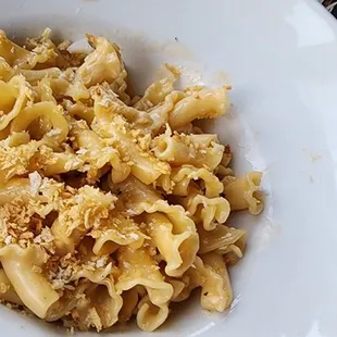 a bowl of macaroni and cheese