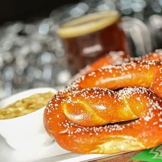 Jumbo Salted Pretzel