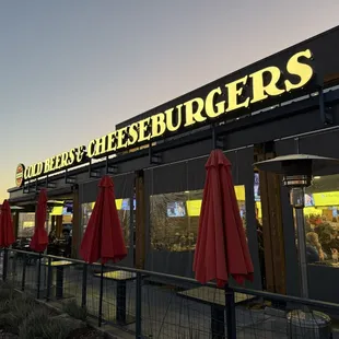 Cold beers &amp; Cheeseburgers
